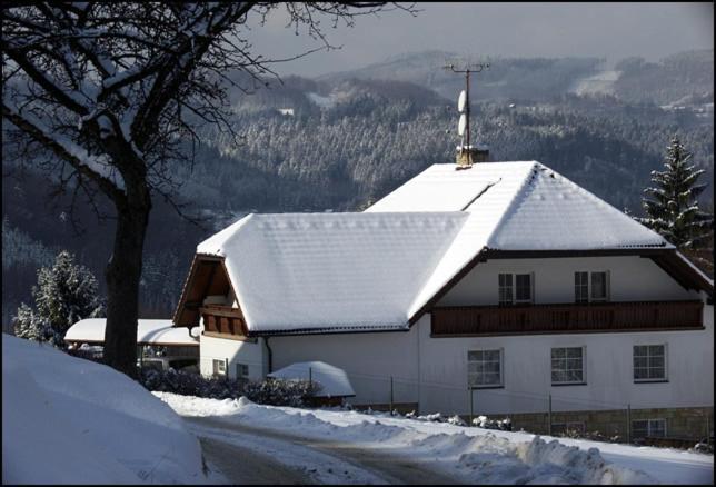 Penzion V Hluboke A Department Glamp Vsetin Exterior photo