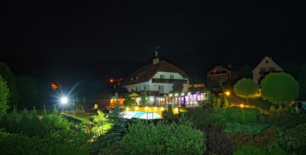 Penzion V Hluboke A Department Glamp Vsetin Exterior photo