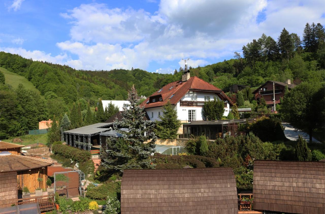 Penzion V Hluboke A Department Glamp Vsetin Exterior photo